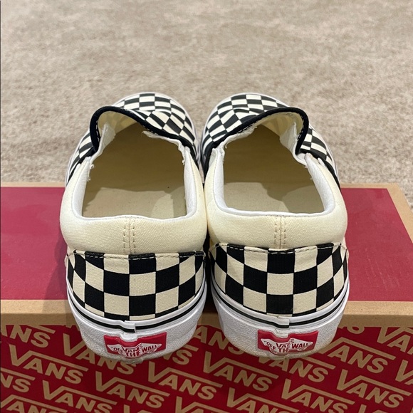 Vans - Picture 3 of 10